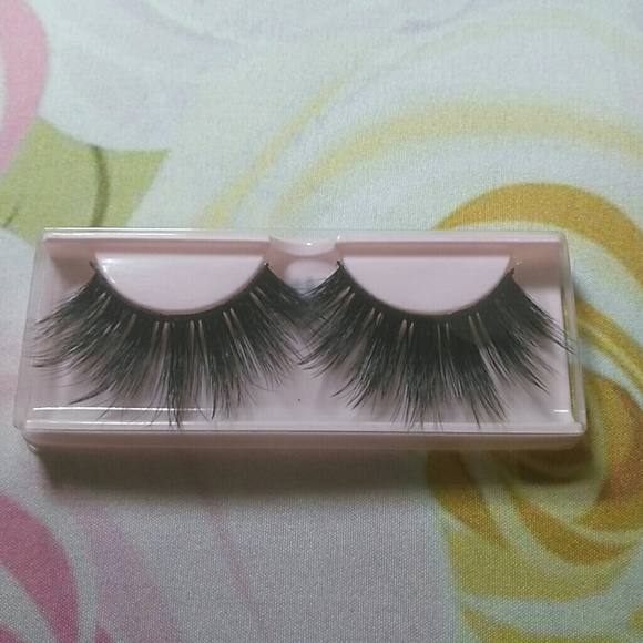 *LOW IN STOCK* C11 IG MINK lashes by Lash Levels - Picture 1 of 5